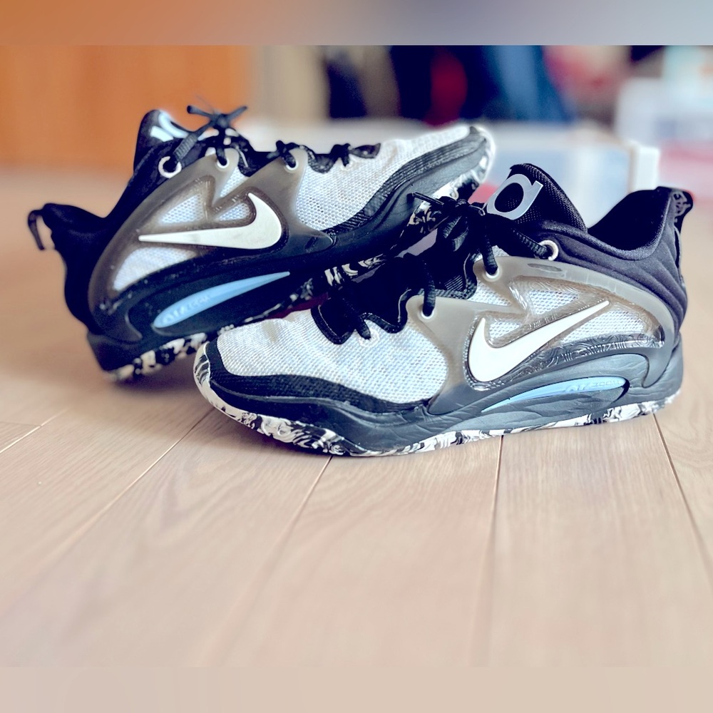 Used Basketball Nike Kevin Durant 15s Refugee “IceWalker” sz 8M